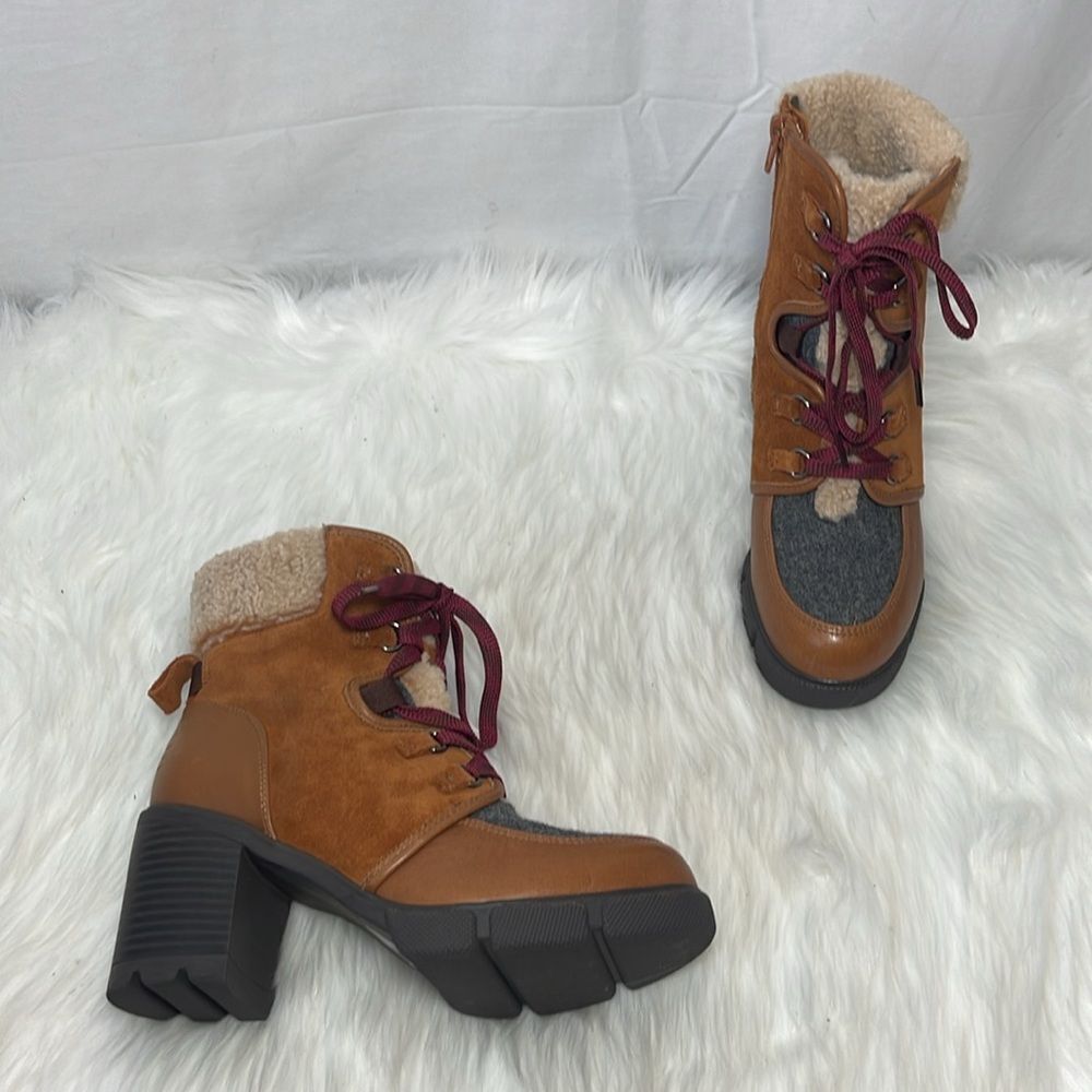 Naturalizer Myla NWOT Lug Sole Brown/Grey Leather Lined Lace Up Booties Sz 6